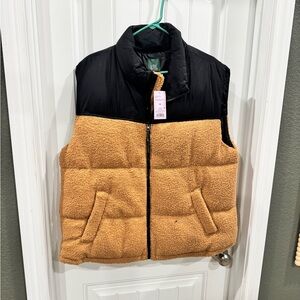 NWT Wild Fable Sherpa Puffer Vest Black & Tan Colorblock XL
